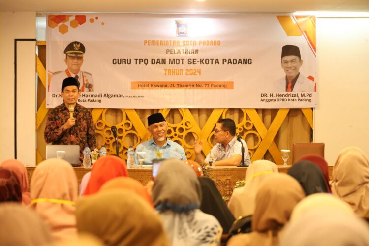 Mahyeldi Apresiasi Dr. H. Hendrizal, M.Pd Anggota DPRD Padang Dalam Meningkatkan SDM Guru Ngaji di Kota Padang