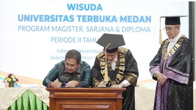 Wujudkan SDM Unggul, UT Medan dan Dinas Pendidikan Sumut Teken MoU di Acara Wisuda