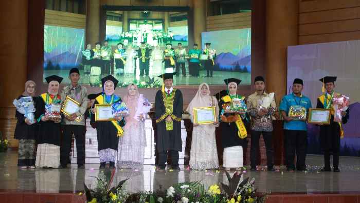 Insyaallah Berakhlakul Karimah, STEI SEBI Depok Wisuda 230 Sarjana yang 69 Persen di Antaranya Telah Bekerja