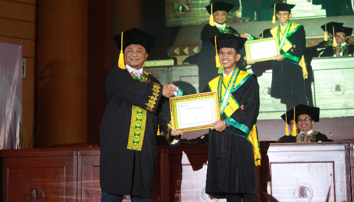 Insyaallah Berakhlakul Karimah, STEI SEBI Depok Wisuda 230 Sarjana yang 69 Persen di Antaranya Telah Bekerja