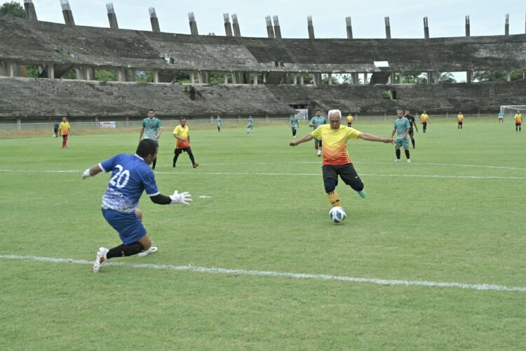 Pererat Silaturrahim Pemda dan Forkopimda, Gubernur Mahyeldi Resmikan Kejuaraan Sepakbola Antarinstansi se-Sumbar