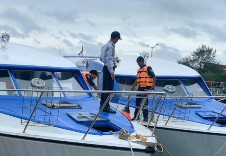 Dishub Jakarta Kerahkan 11 Armada Penganti Angkutan Kapal yang Diparkir Akibat Cuaca Ekstrem di Kepulauan Seribu