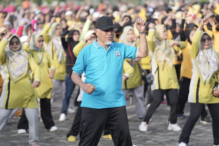 Apresiasi Gebyar Senam Massal KORMI Padang, Gubernur Mahyeldi : Langkah Konkrit Jadikan Masyarakat Sehat, Bugar, dan Produktif