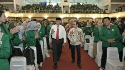 Gubernur Mahyeldi  Lepas Keberangkatan 2.200 Mahasiswa KKN Unand, KKN Ikut Memajukan Nagari