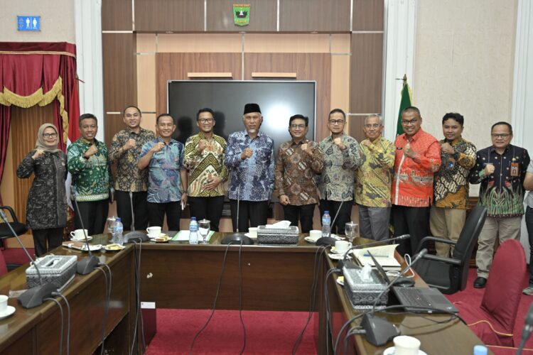 Sambut Hangat Investasi PLN, Gubernur Mahyeldi Yakin PLTS Terapung Danau Singkarak Datangkan Banyak Manfaat