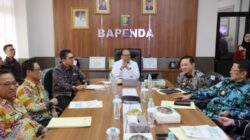 Pj. Gubernur Samsudin Pimpin Rapat Finalisasi Implementasi Opsen PKB dan BBNKB Tahun 2025 Sesuai Amanat UU Nomor 1 Tahun 2022